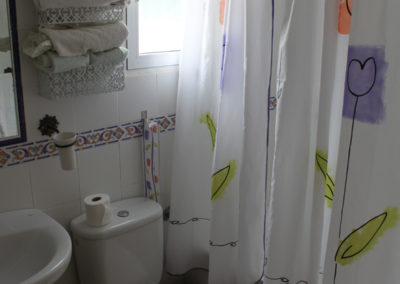 G04 - Bathroom 2.