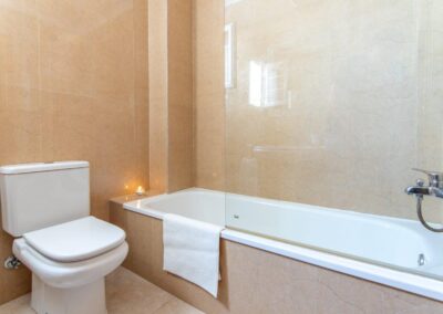 B404 - bathroom 4