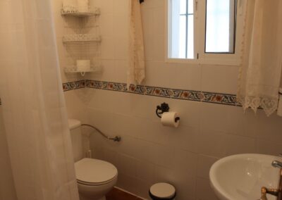 G04 - badeværelse med bruseniche