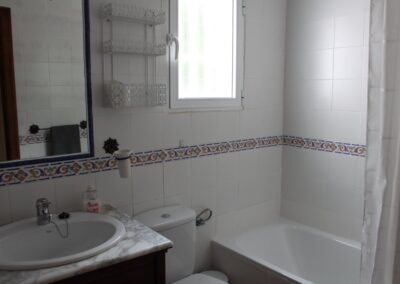 G04 - badeværelse med badekar