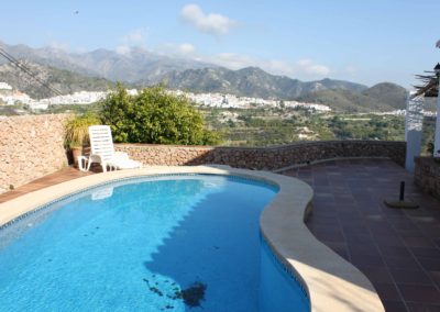 G01 - Private pool with views to Frigiliana.