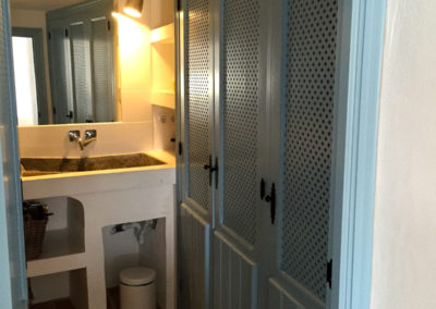 R17 - Bathroom
