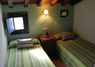 G50 -  Soveværelse oppe med to enkelt senge.