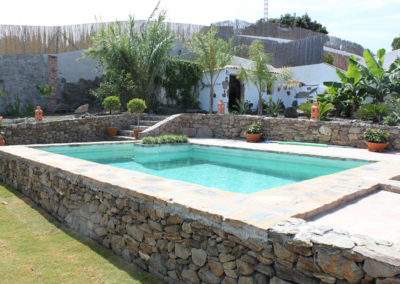 G31 - Nice private pool and garden.