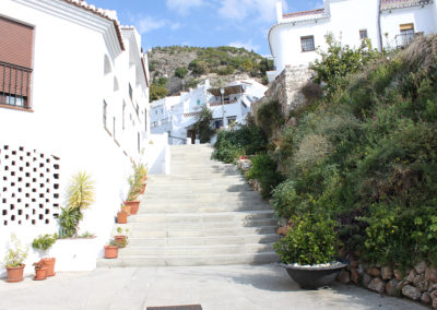 R13 - The street leading to the apartment.