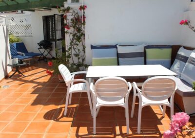 R14 - Private roof terrace.