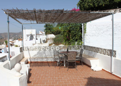 R02 - Large roof terrace with panorama views.