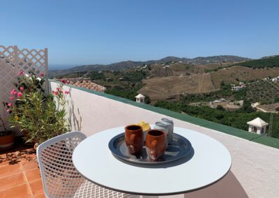 R14 - Lovely roof terrace.