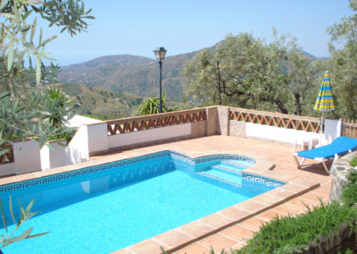 G26 - Beautiful pool and great views to the mountains and the sea.