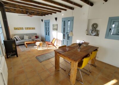 R17 - Dining area.