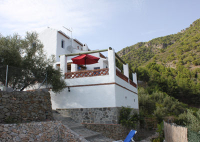 G50 - The villa from the pool.