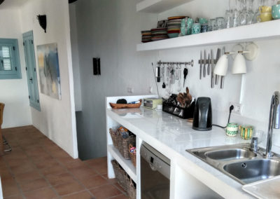 R17 - Well equipped kitchen.