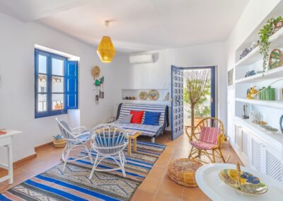 R27 - living room with access to terrace on the back