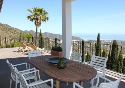 G398 - terrasse outside kitchen / living room