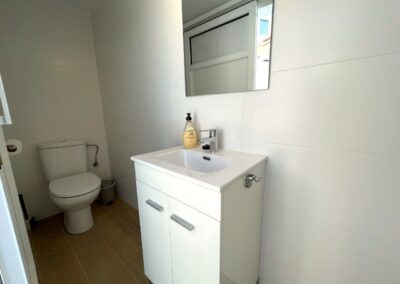R33 - toilet by the pool