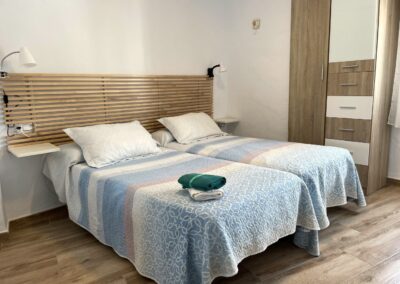 R33 - bedroom 1