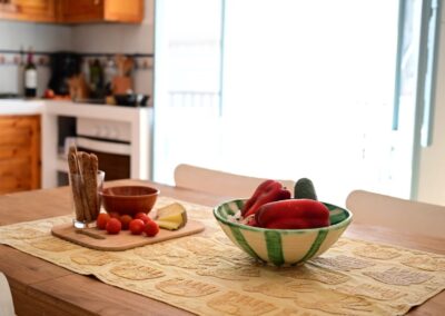 R20 - Dining table