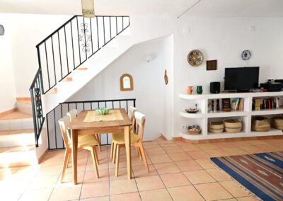 R20 - Dining area.