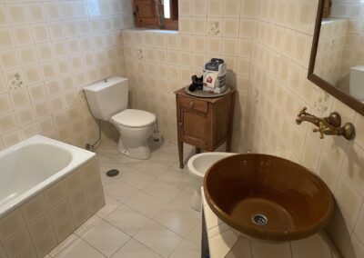 R26 - downstairs bathroom