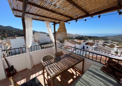 R05 - Terrace with mountain and sea views