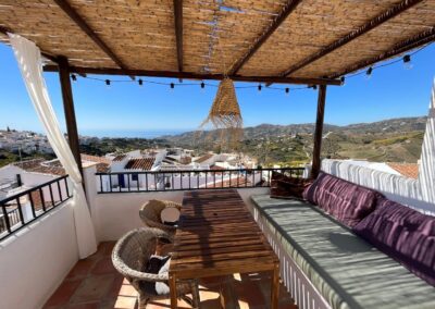 R05 - Terrace with mountain and sea views