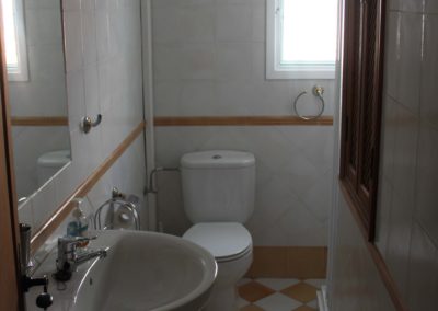 R06 - Bathroom.