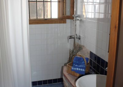 R30 - Bathroom with a shower.