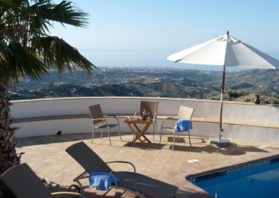 G24 -Pool with great views.