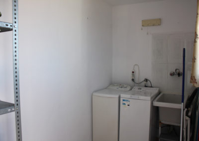 R345 - Washing room.