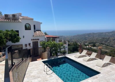 R34 - pool and view