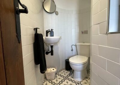 G34 - toilet on main floor