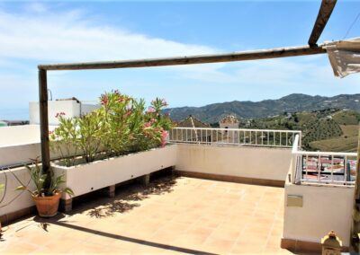R17 - Top terrace