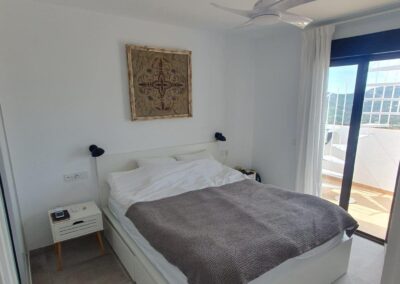B04 - Large bedroom