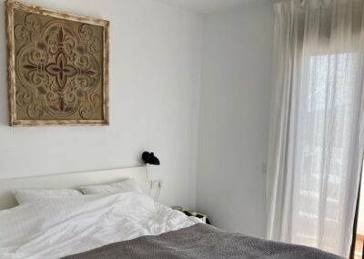 B04 - Large bedroom