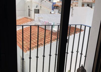 B04 - Balcony to the street