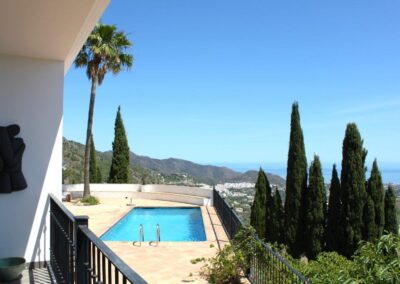 G398 - views from terrace downstairs