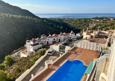 B16 - shared pool and views of the Mediterranean Sea