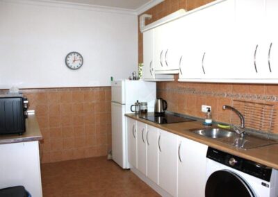 R08 - Spacious kitchen