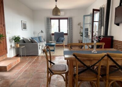 G408 - living room/dining area