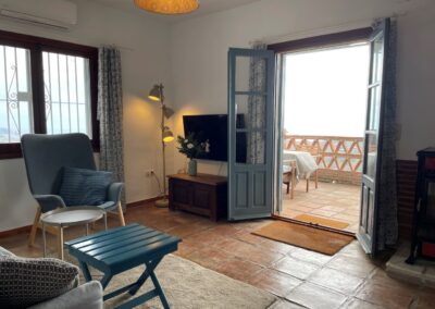 G408 - living room and access to the terrace