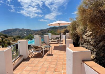 G408 - terrace behind the house