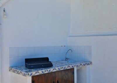 R51 - cupboard with washing machine and sink