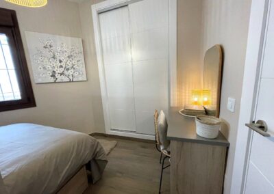 R22 - built-in wardrobe