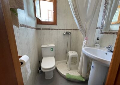 R416 - bathroom on first floor