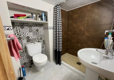 R416 - bathroom in the room in street level