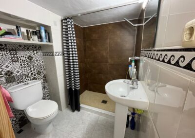 R416 - bathroom in the room in street level
