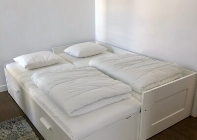 B02 - pull out bed in bedroom 2