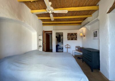 G422 - bedroom 1