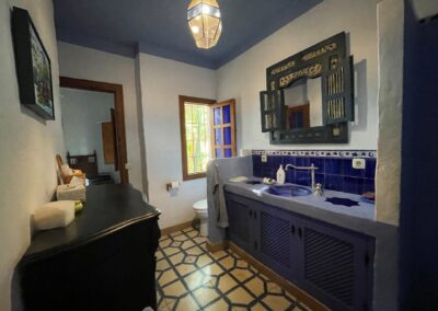 G422 - bathroom 2