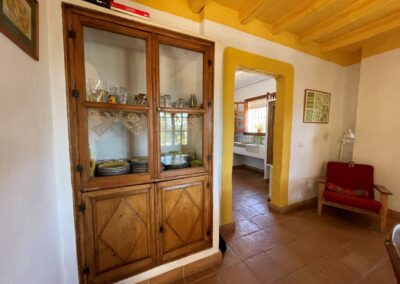 G422 - beautiful cupboard in dining room